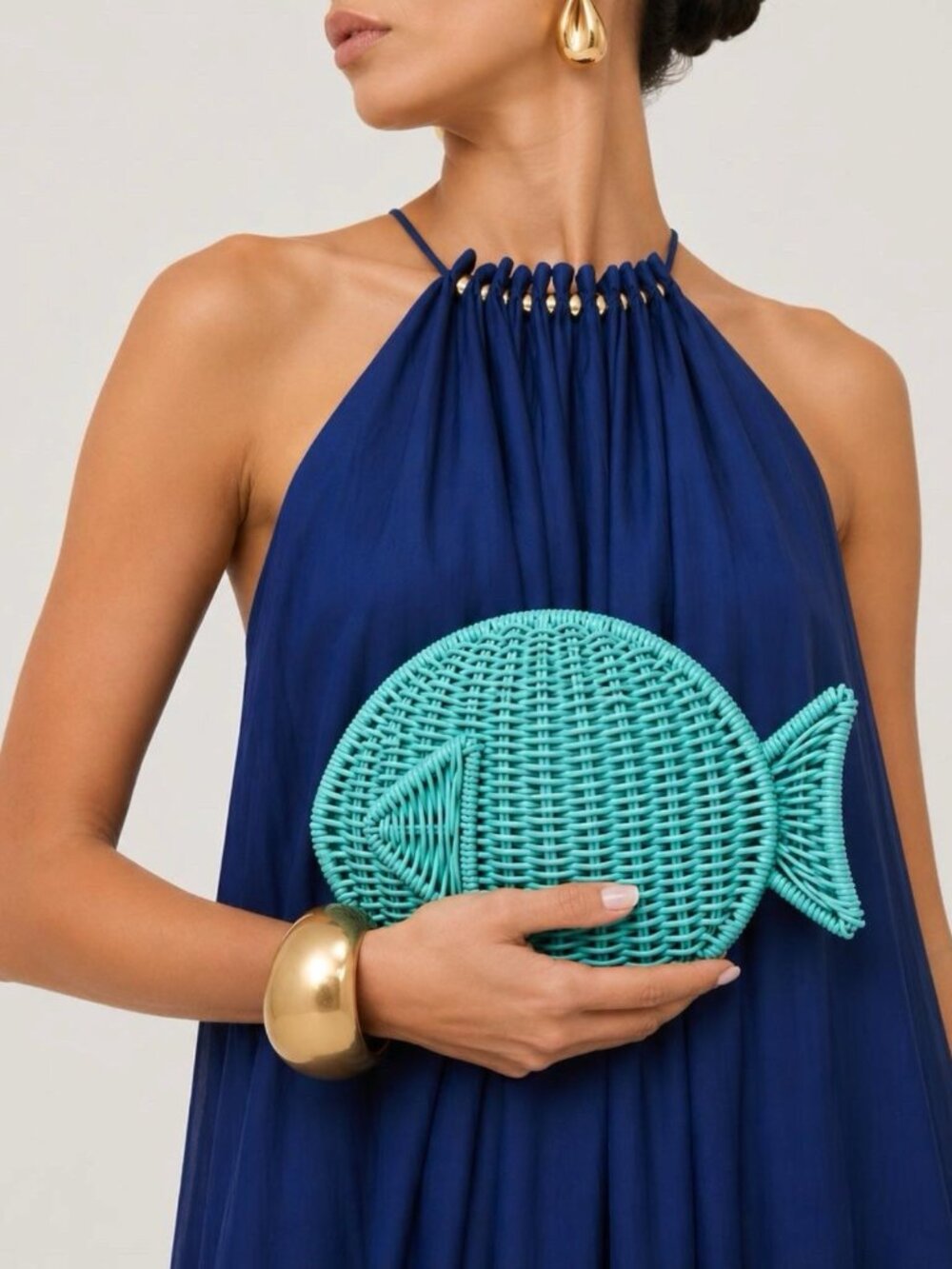 Urban Expressions Fish-Shaped Straw Woven Blue Dory Crossbody Clutch Bag Chain